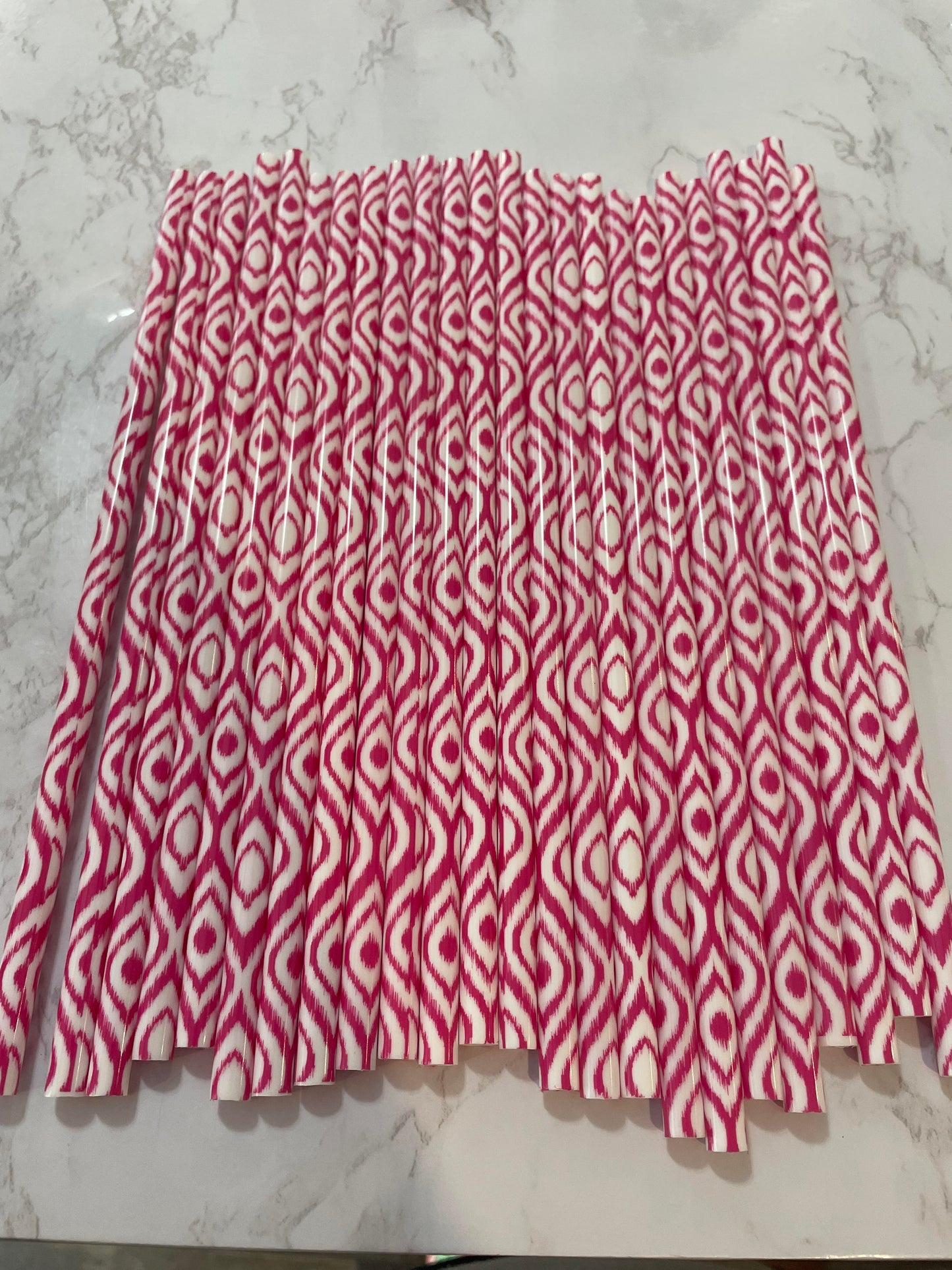 Pink damask print straw