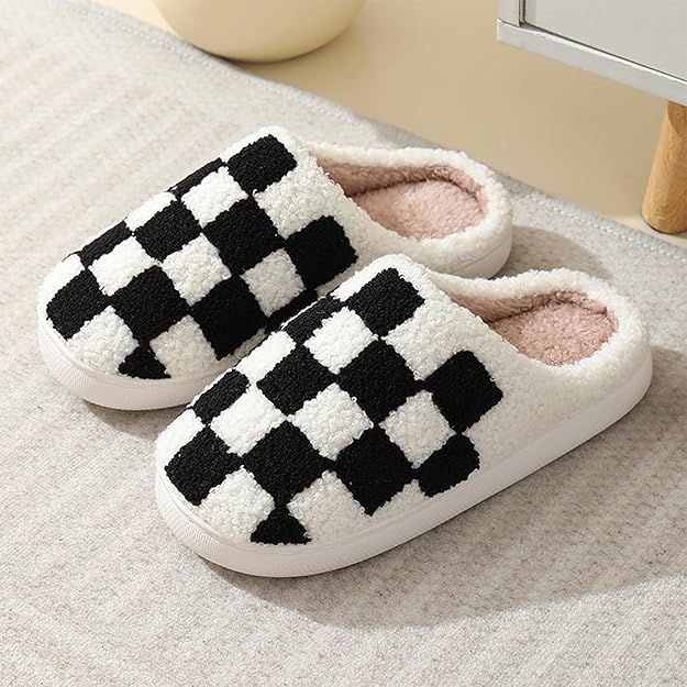 Black checkered slippers